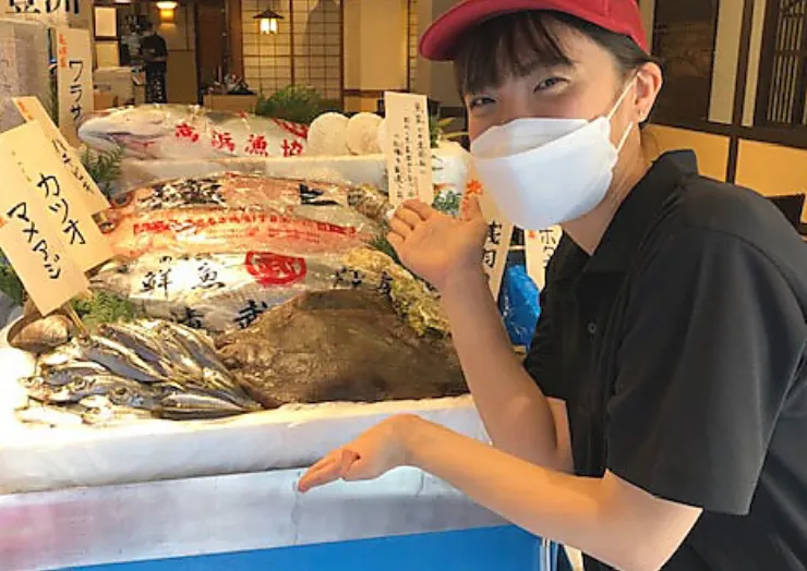 さかな酒場　魚星　小田原駅前店 Uosho Odawara Ekimae Store is located 1 minute from Shin-Yokohama Station and 2 minutes from Odawara Station, offering the freshest seafood.