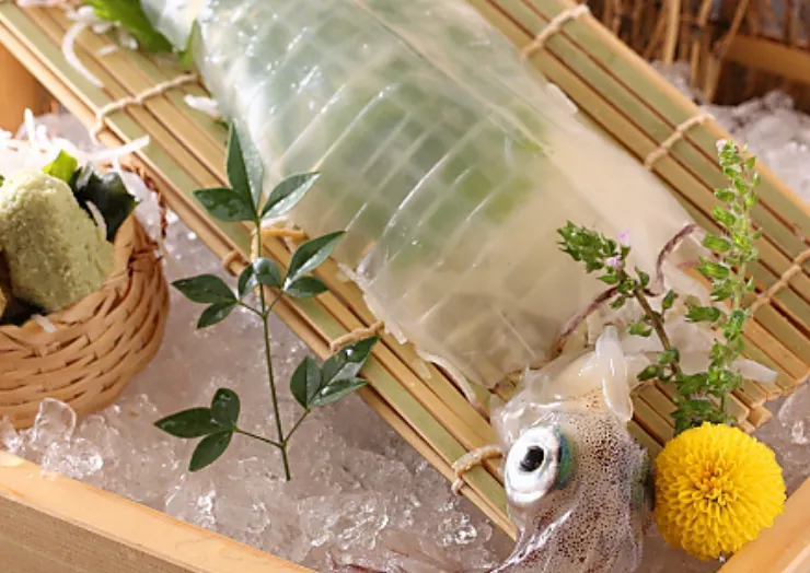 新鮮なさばきたてを味わえる『活イカ姿造り』のある九州・佐賀の店舗 A store in Saga, Kyushu, where you can enjoy “squid sashimi” made with freshly caught squid