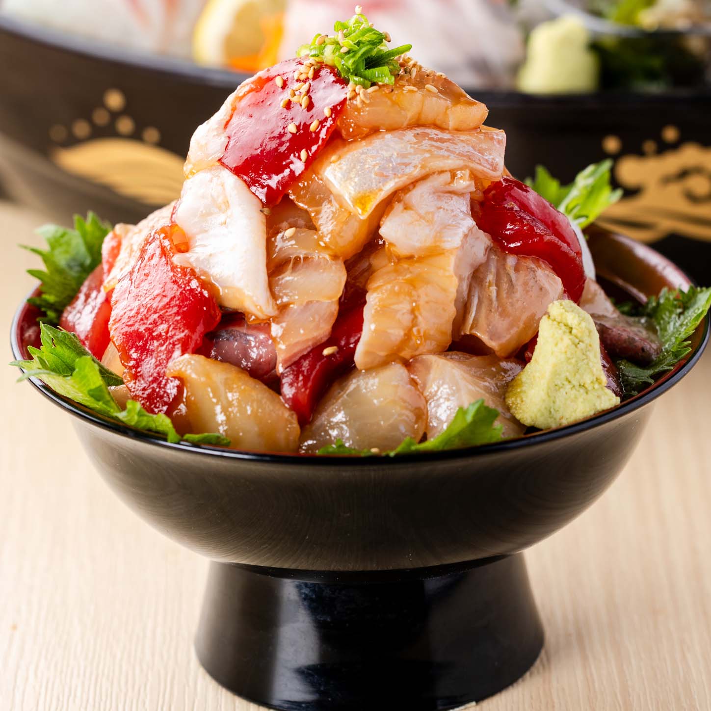 山盛り!!市場鮮魚丼